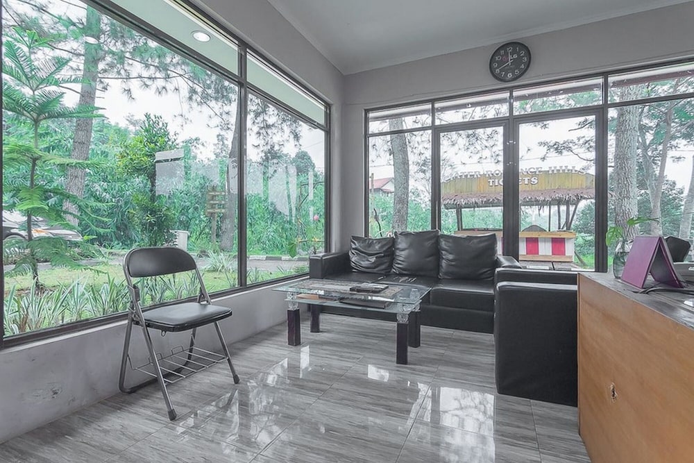RedDoorz Resort Syariah @ Idelansia Homestay Ciater view 4