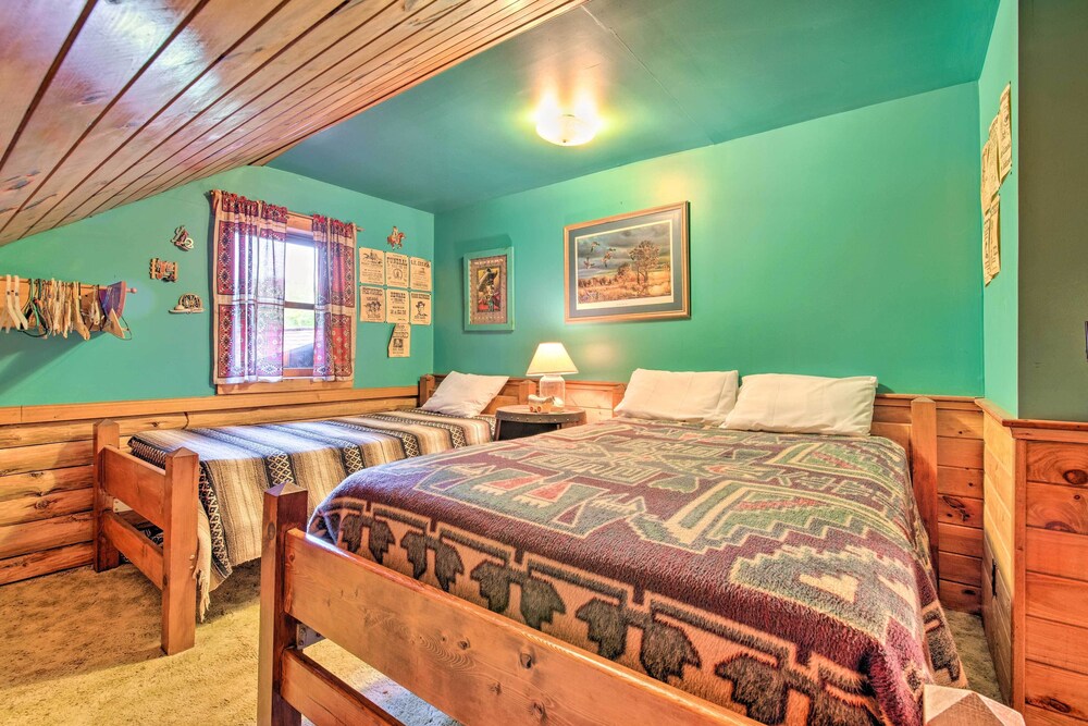 Handcrafted Log Cabin in Candor: Group Getaway! view 3
