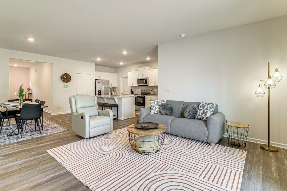 3 Mi to Lake Hickory: Family Home w/ Fire Pit!