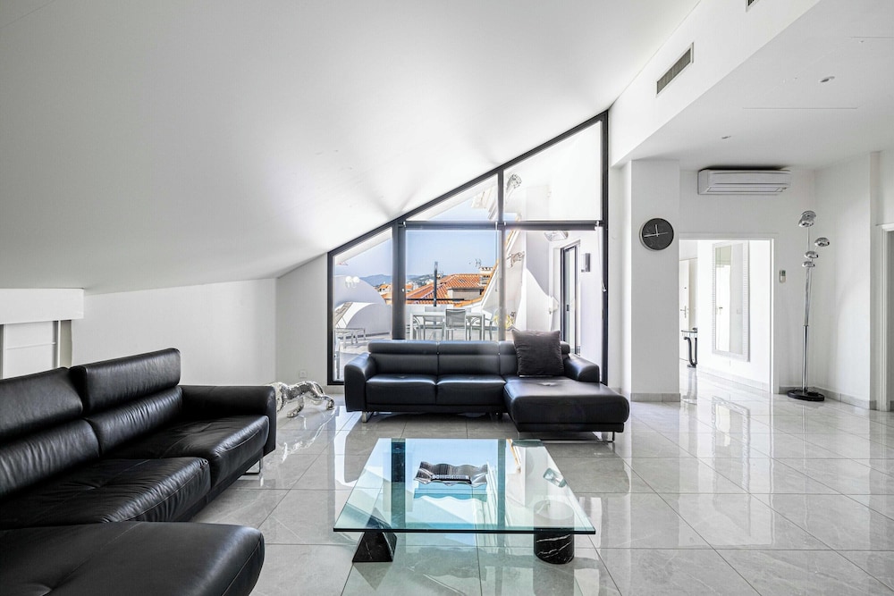 Luxury Penthouse 120ma2 in the Heart of Cannes