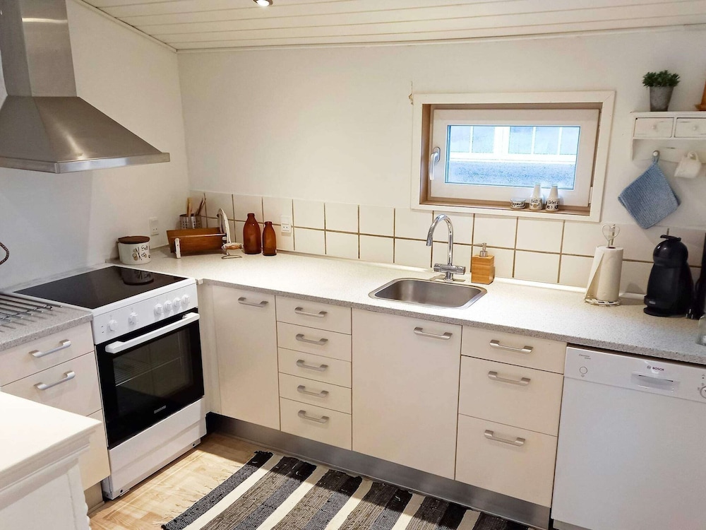 6 Person Holiday Home in Juelsminde view 3