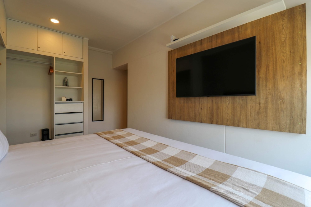 w Comfy 2BR w Park View in Miraflores