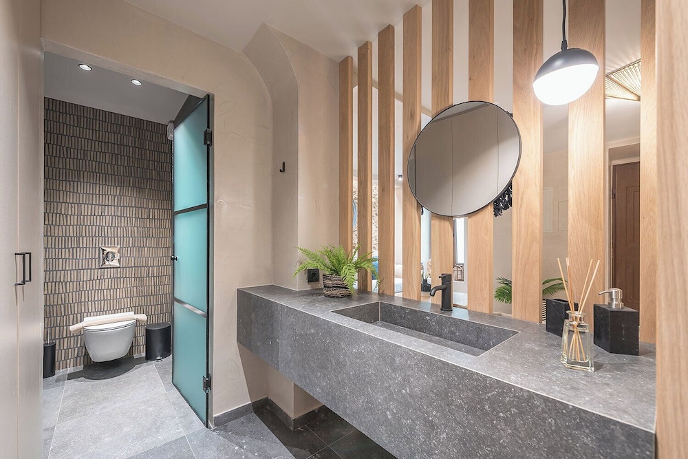 Apollonos 28 Luxury Suites