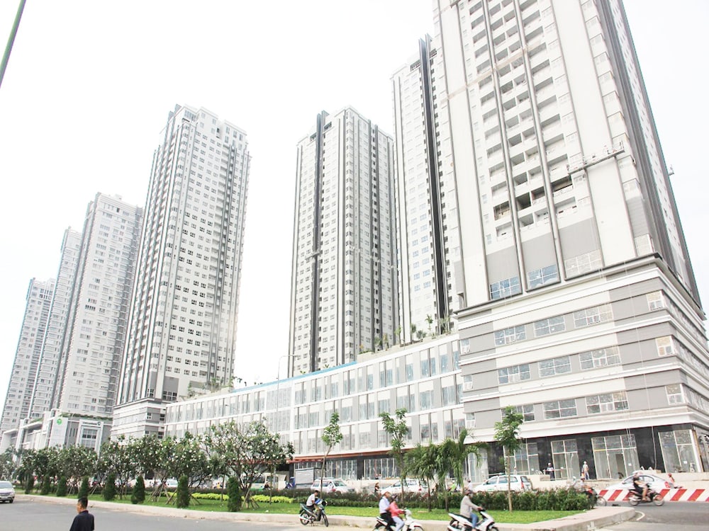 Sunrise City 2BR Luxury SWPool 30th