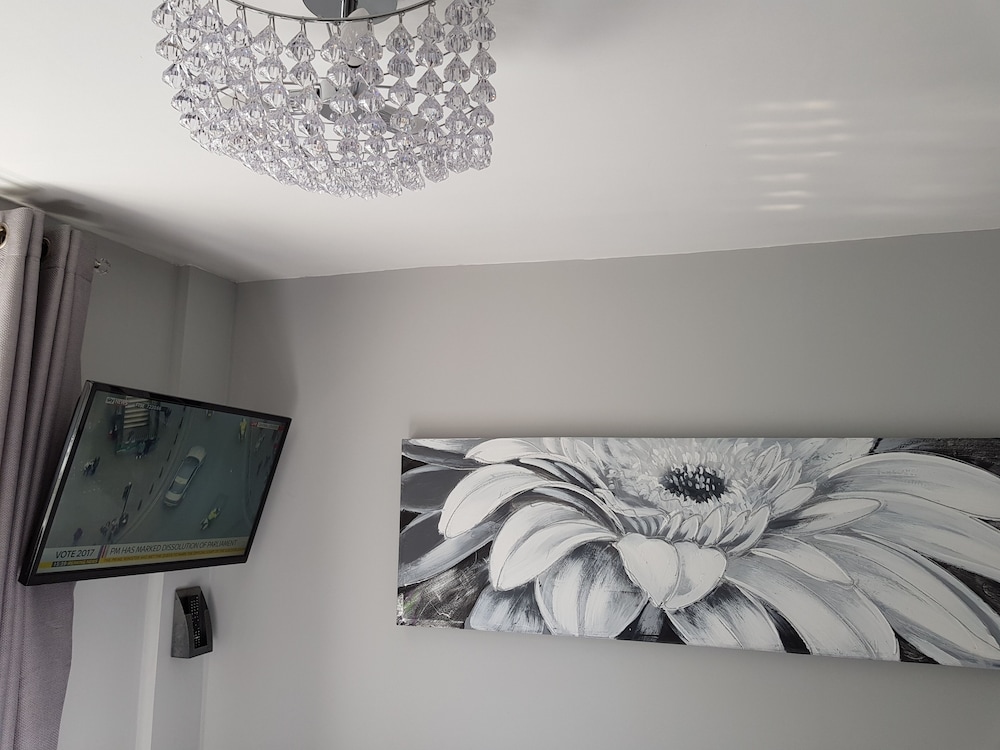 Modern 1-bed Apartment in Blackpool view 3
