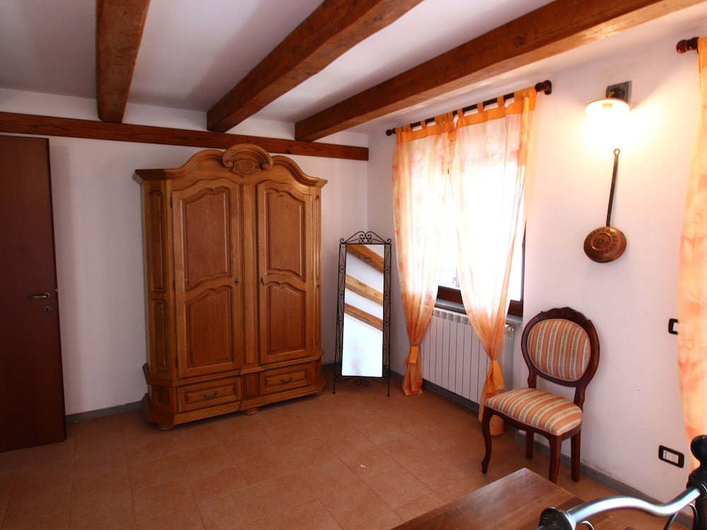 Farmhouse With Pool in an Area With History, Nature and art view 2