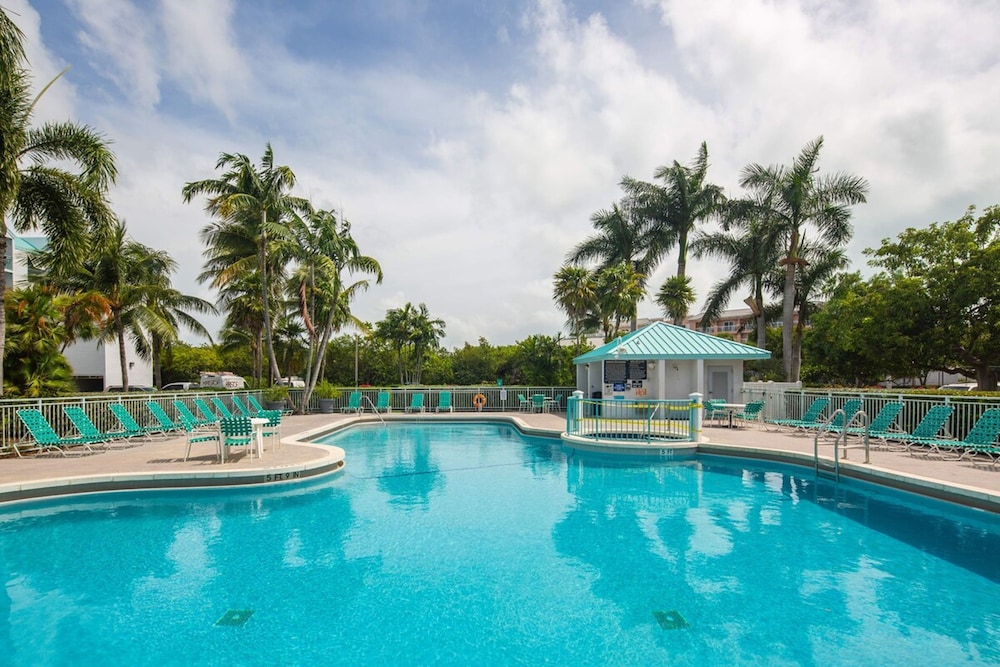 Salt Pond Hideaway Cute Condo w Pool Hot Tub view 3
