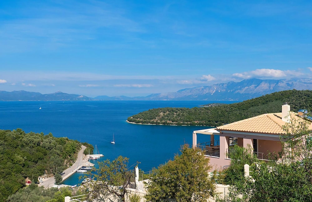 Casa di Maura - 3 Bedroom Contemporary House With Stunning sea Views
