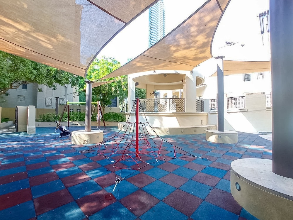Magnificent 1 BR Apt Situated on a Prime Location
