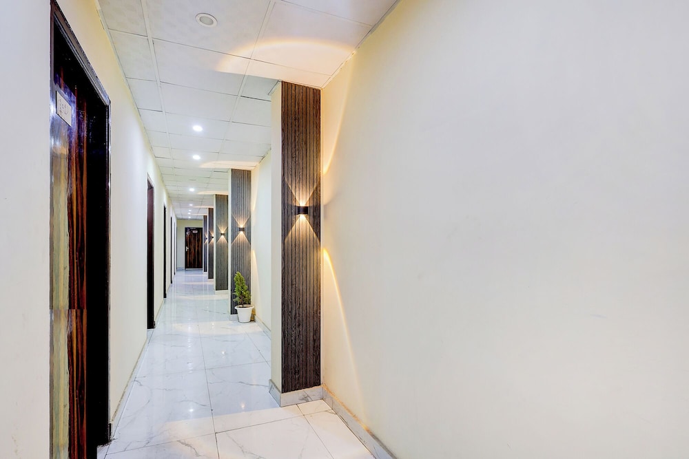 Fabhotel The Galaxy