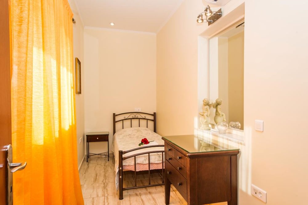 Cozy Flat In An Olive Grove Near a Sandy Beach photo 2