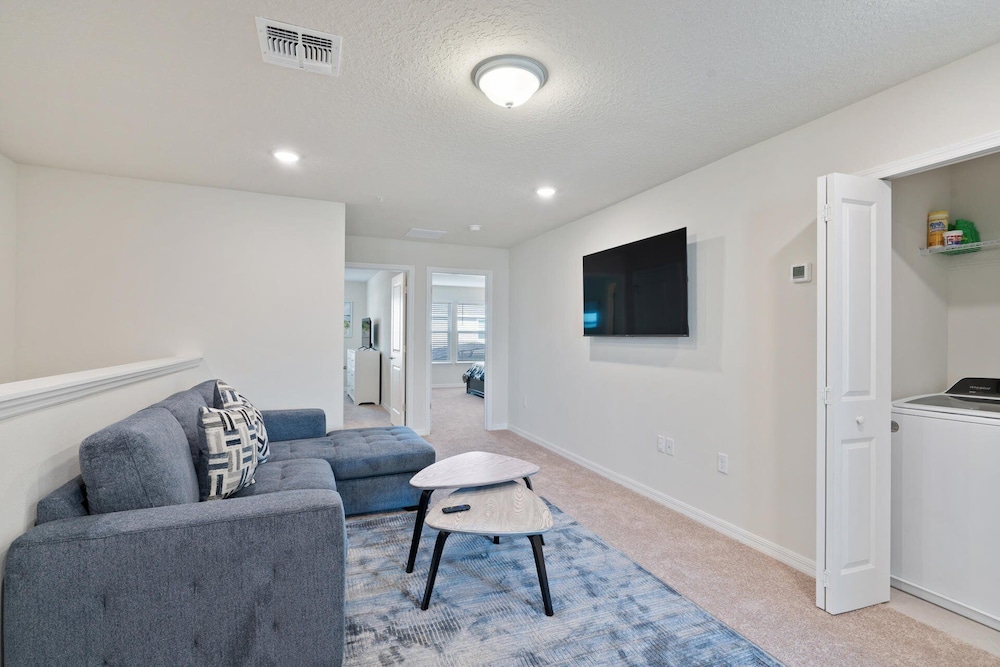 1232 Blue Island Dr