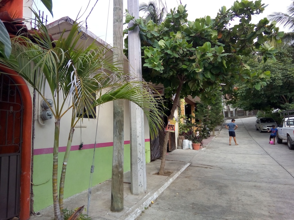 Air Conditioning, Insurance and Economic Room in Zihuatanejo view 5