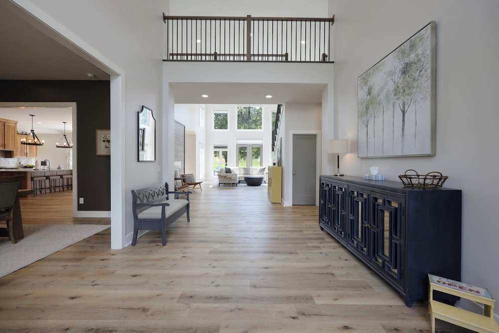 Majestic Manor-private Hundred Acre Yard-pool/spa