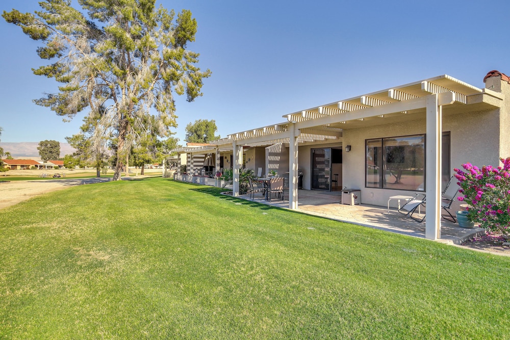 Pet-friendly Palm Desert Retreat: Golf Course View