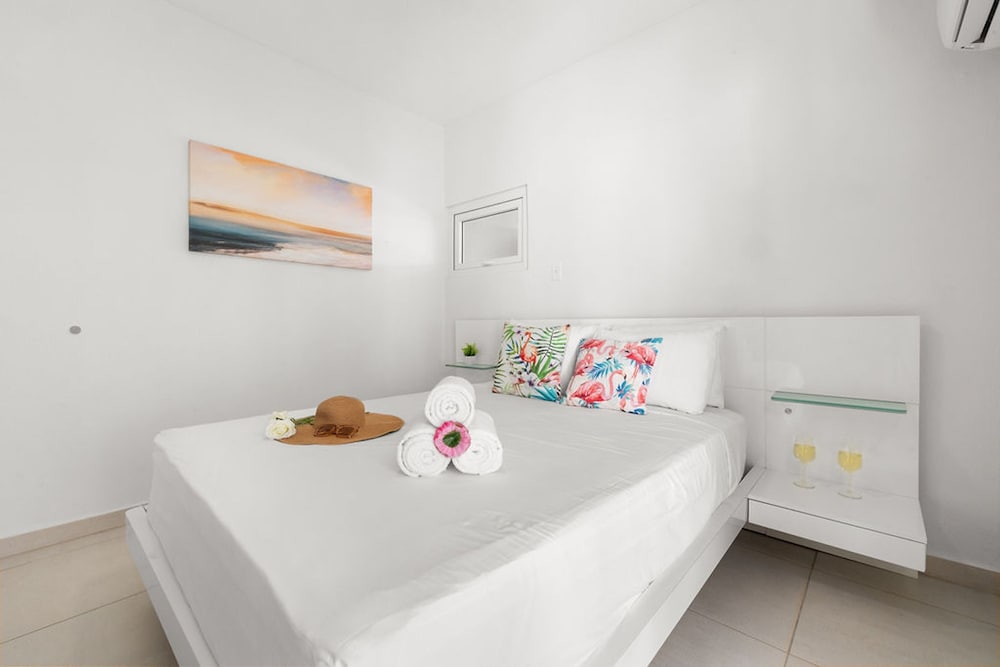 Central 4br3ba Villa w Ocean Views Private Pool