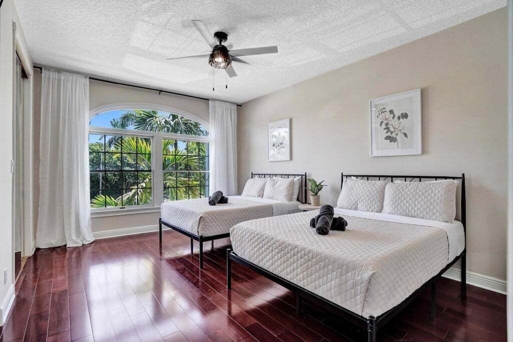6br Elegant Hollywood Lakes Mansion W/ Pool & Spa 6 Bedroom Home