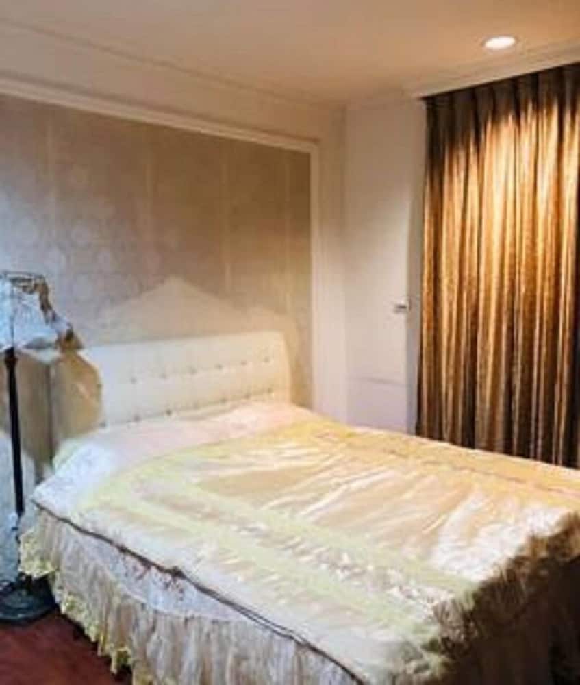 Dot King Villa