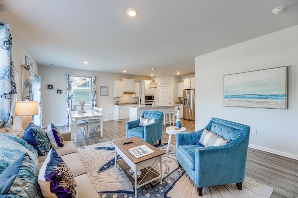 Game Room + Patio: Spacious Ocean View Home