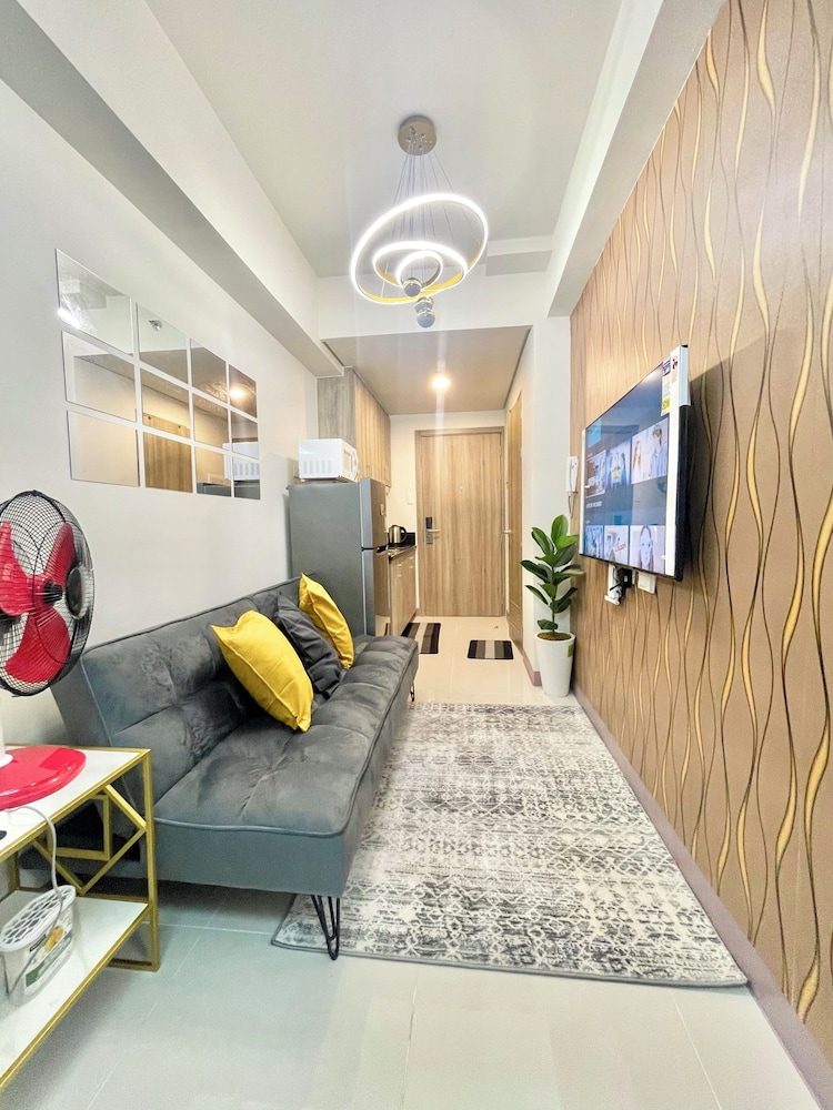 Stunning Suite With Balcony - Near MOA