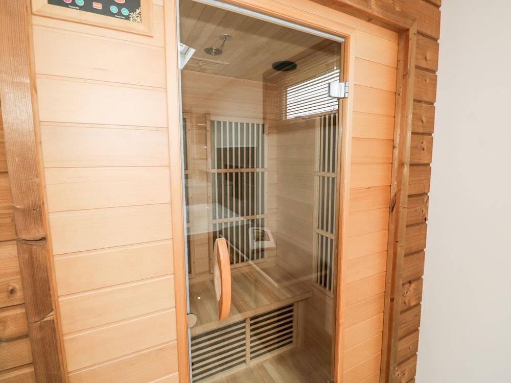 2 Meadow Retreat