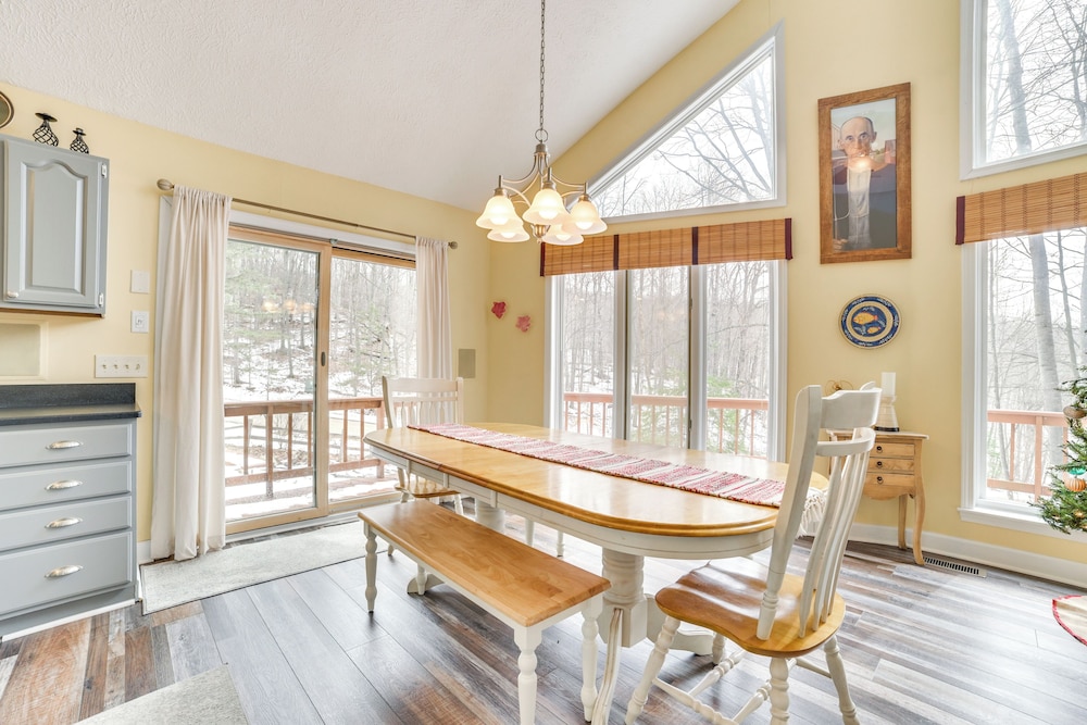 4 Mi to Lake Bellaire: Home w/ Deck & Pool Access!