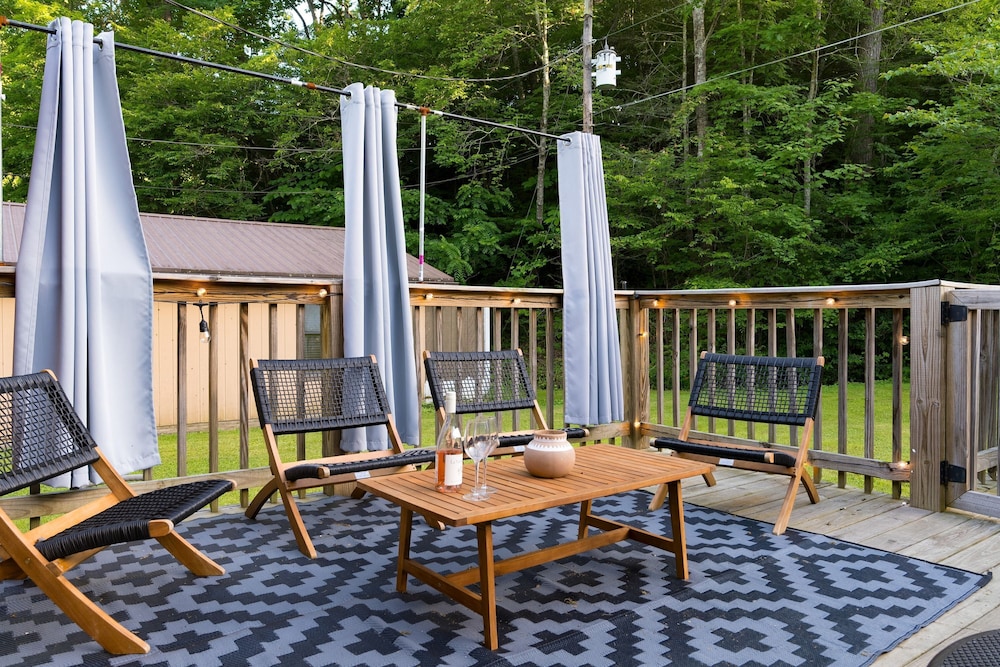 The Rustic Cottage by Avantstay Hot Tub Fire Pit Pool Table 5mins to Town