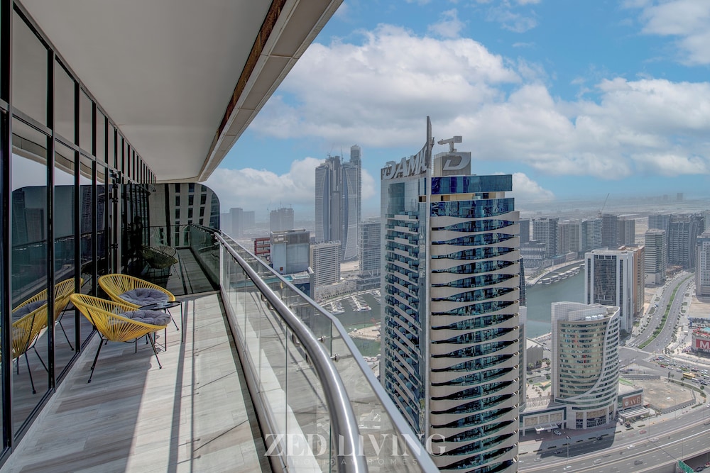 Downtown Dubai | Walk to Dubai Mall + Burj Views
