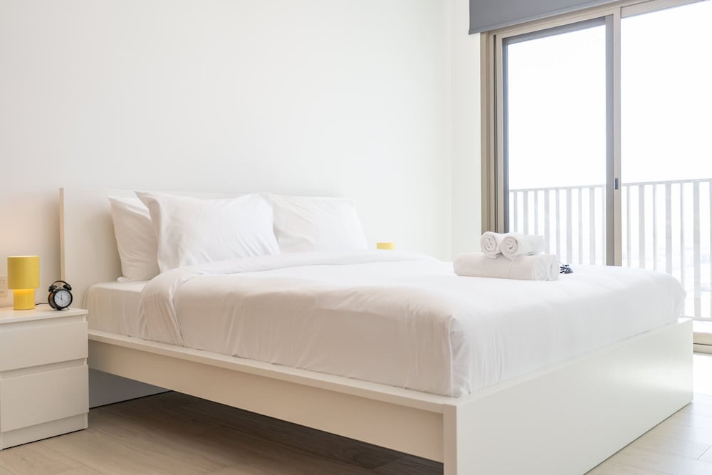 Modern and Peaceful 2 Bedroom in Amber by Azizi