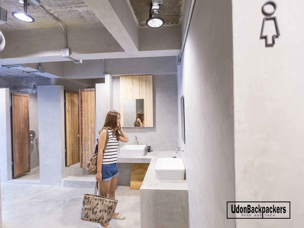 UdonBackpackers Beds and Cafe