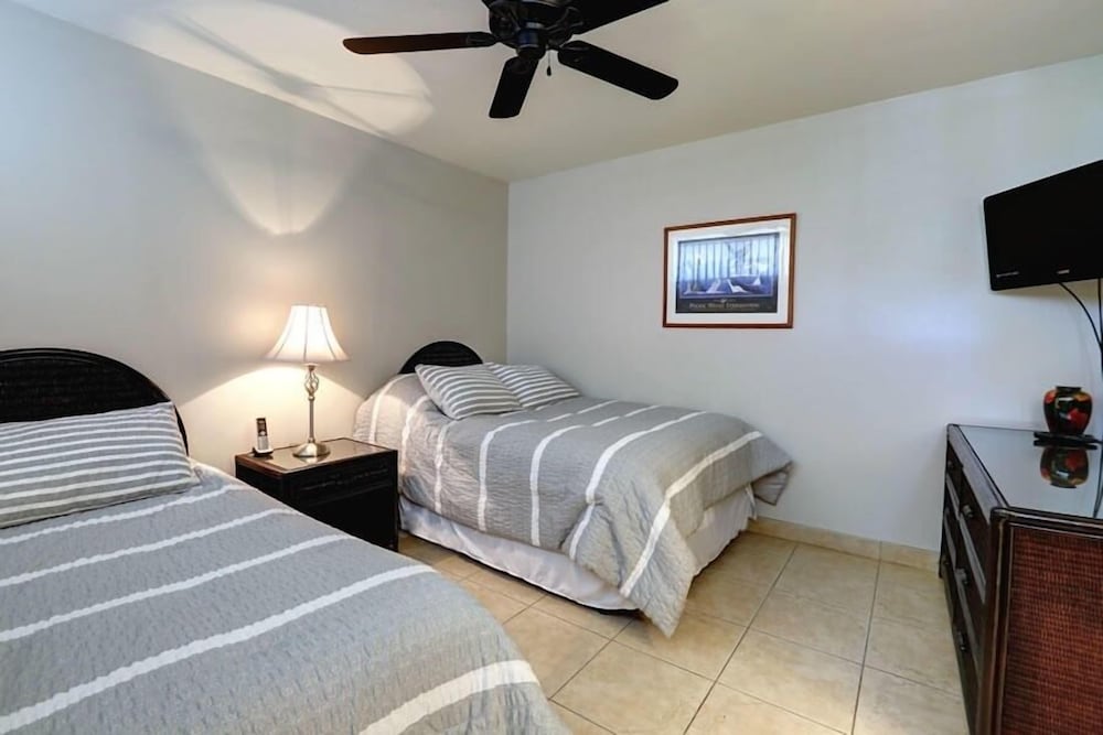 Kamaole Nalu, #303 2 Bedroom Condo by RedAwning view 3
