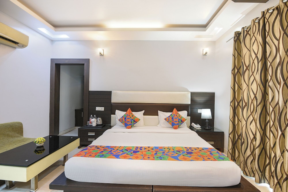 Fabhotel Daffodils