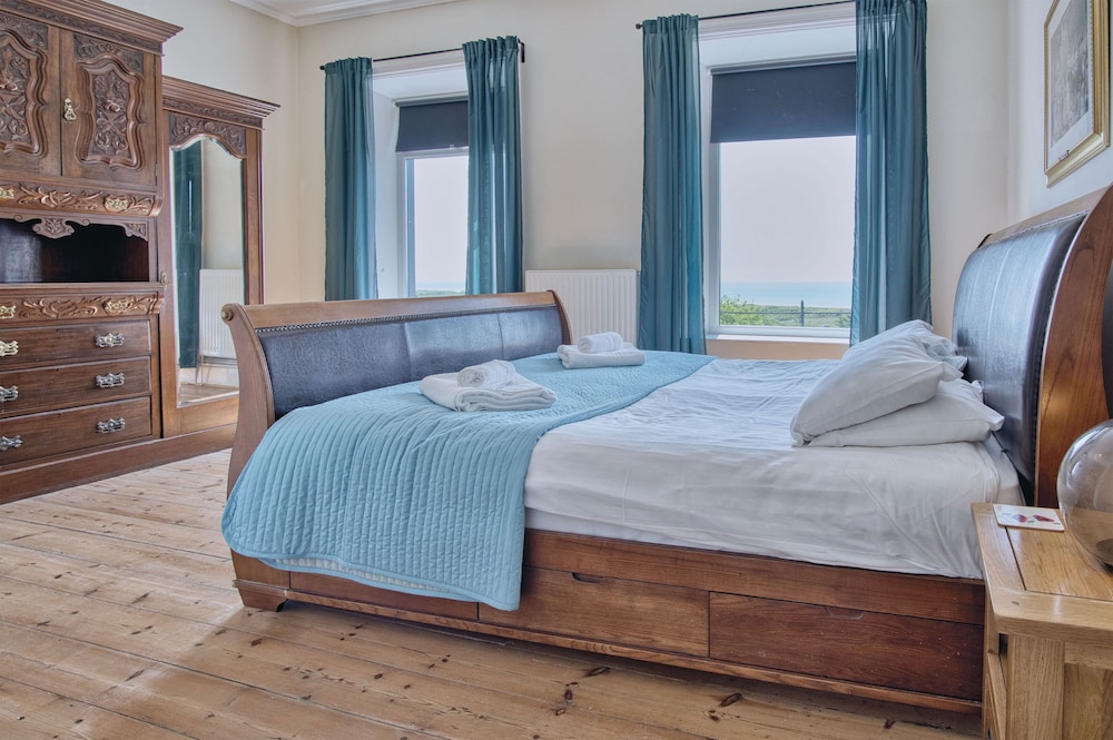 Pendine Manor - 9 Bedroom Manor House - Pendine view 5