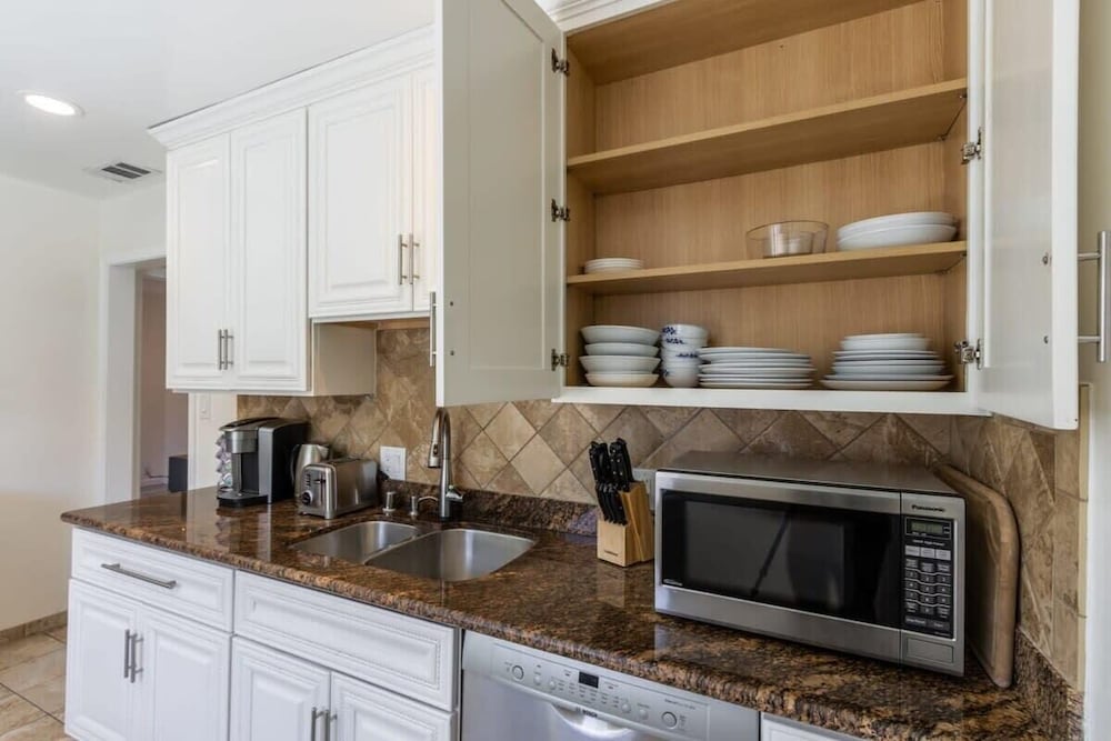 @ Marbella Lane - Convenient Home in Sunnyvale