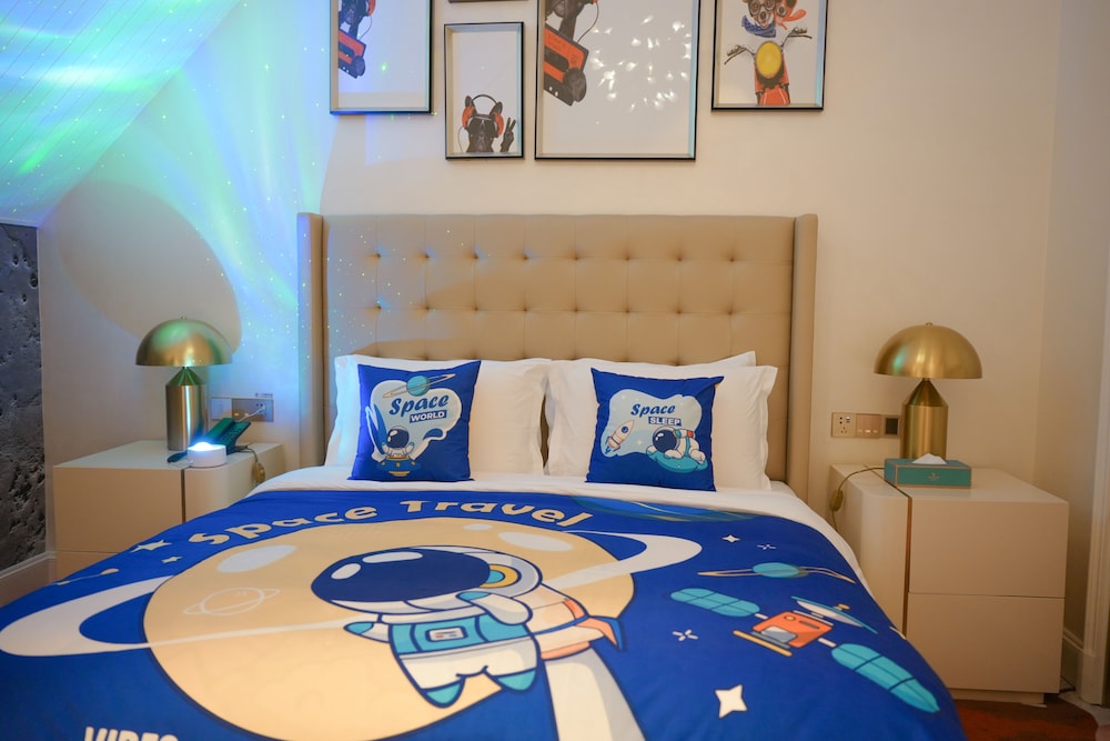 NARADA RESORT SHANGHAI HOTEL Disney Store