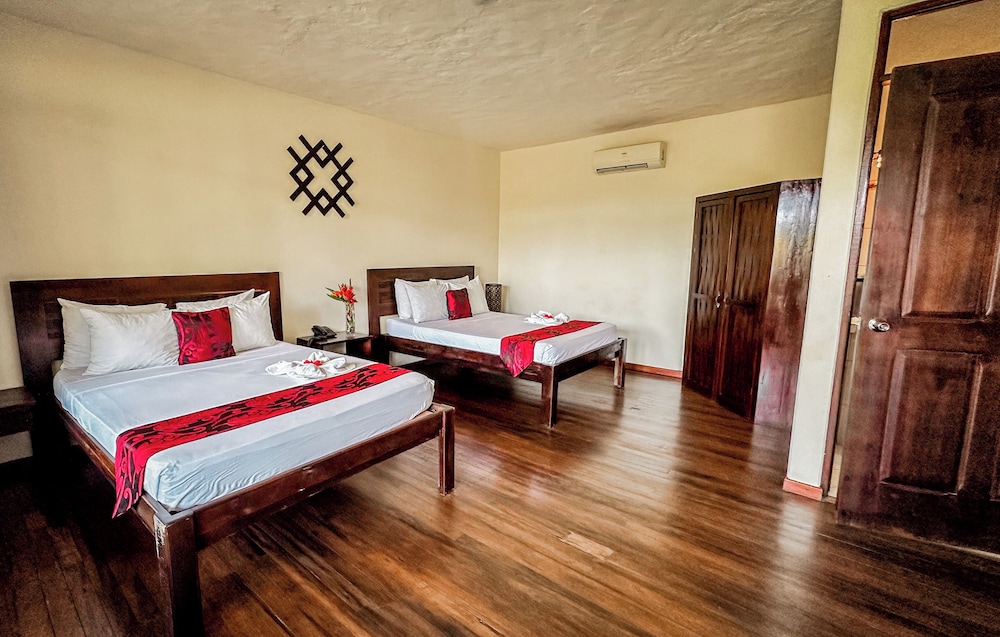 Tabulia Tree Hotel and Villas