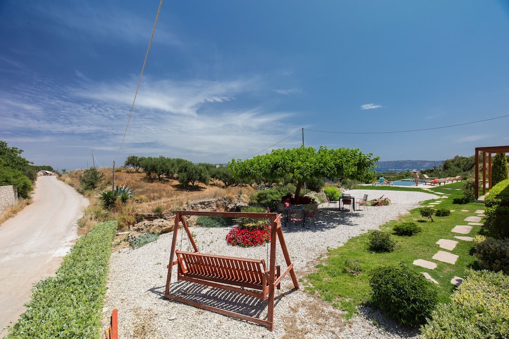 Agarathos Traditional Rooms