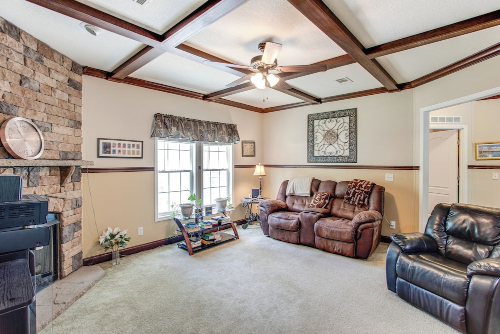4 Mi to Weston Lake: Eastover Gem w/ Grill