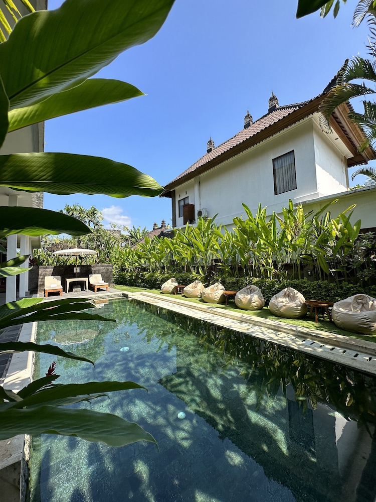Desa Swan Villas & SPA