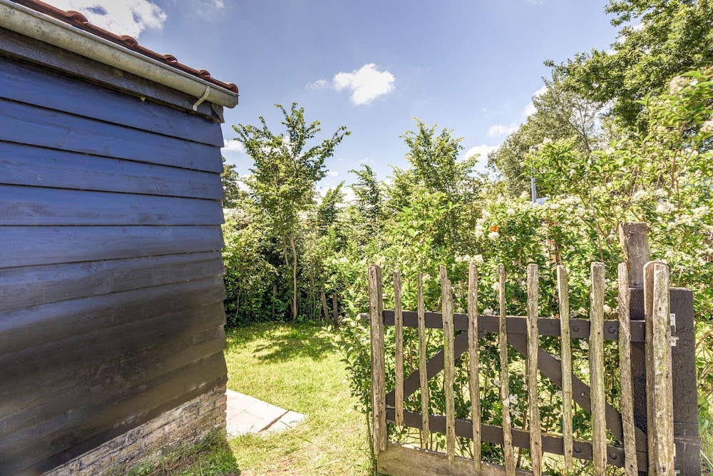 Quaint Holiday Home in Nieuwvliet-Bad near Sea Beach