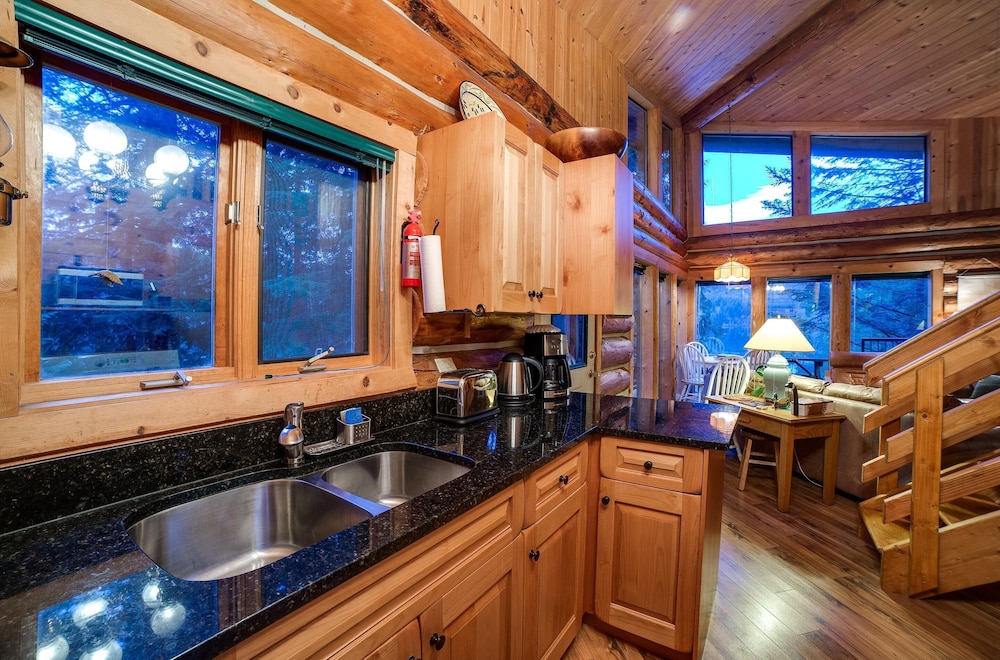 97MF - Lakeside - Dock - BBQ - Pets Ok - Sleeps 6 view 4