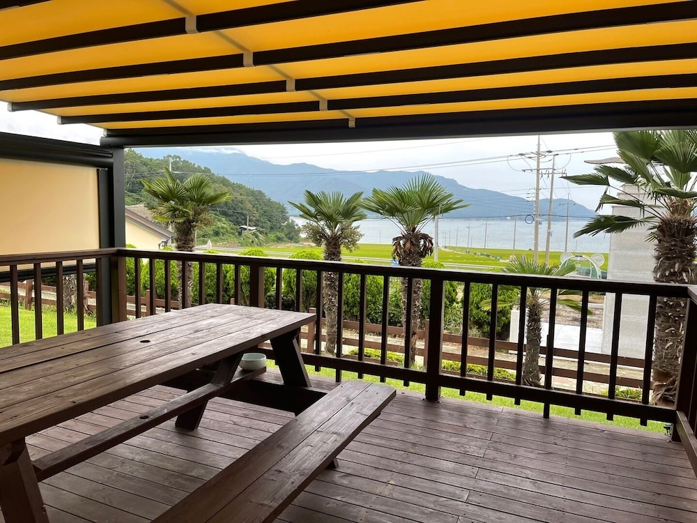 Pension Manoa