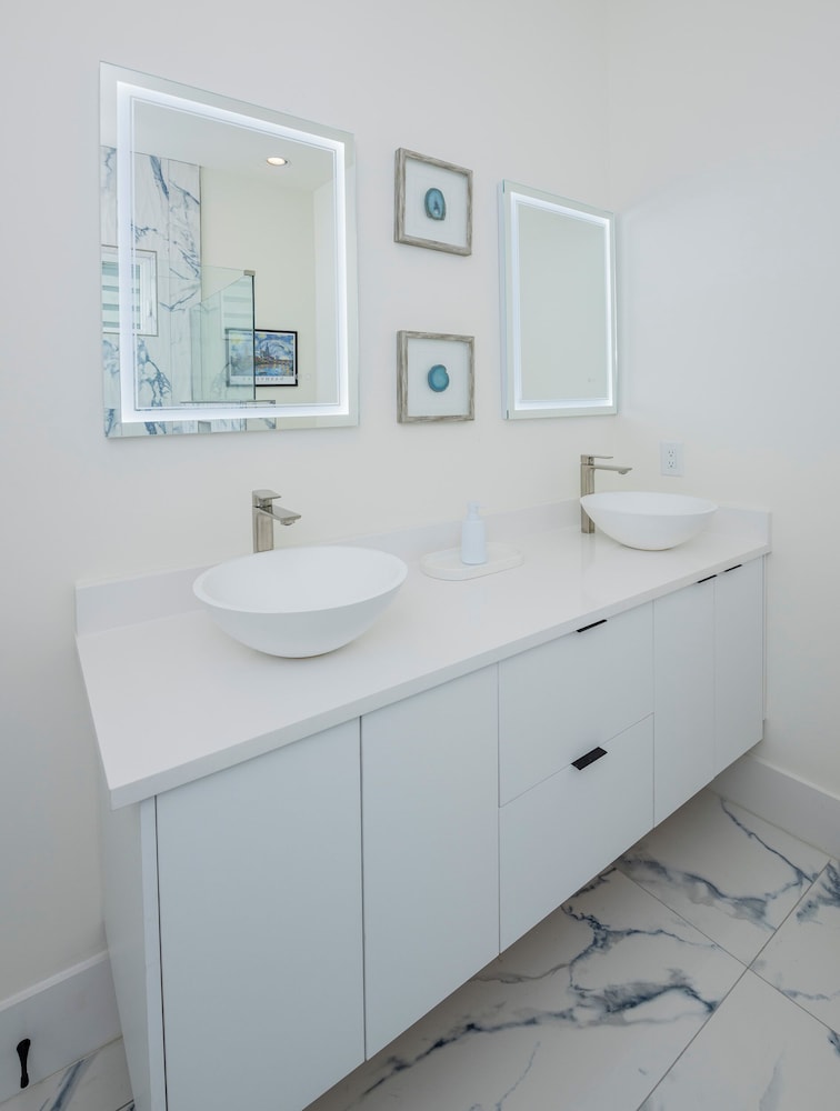New Luxe Townhome - Rooftop Pool