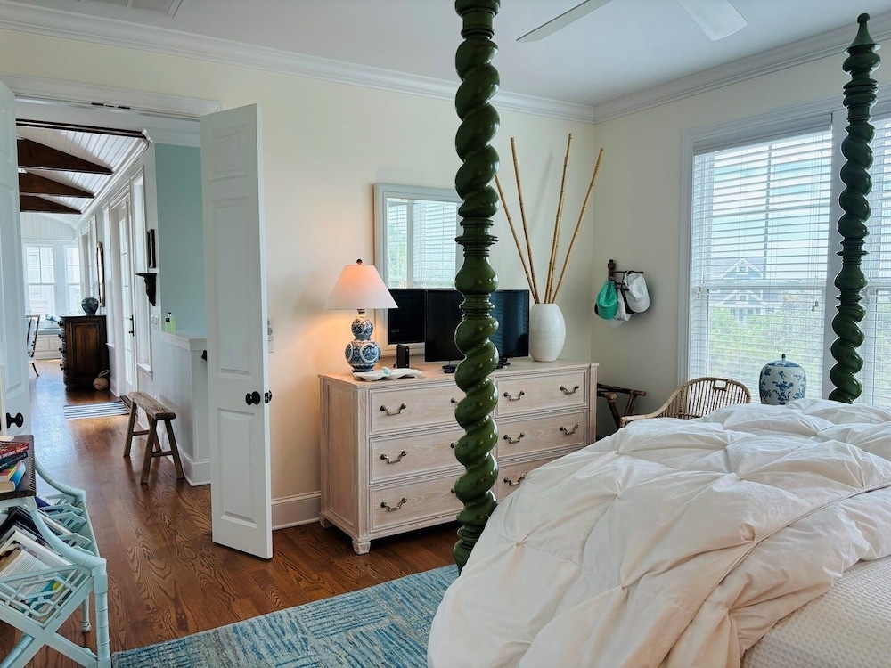Gray Goose 5 Bedroom Home by RedAwning