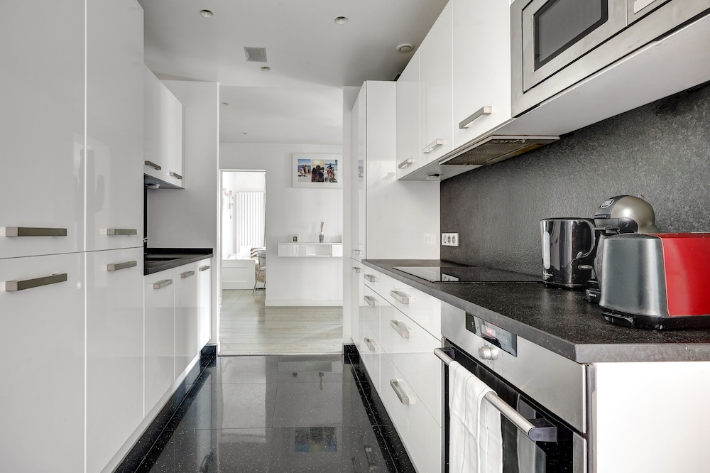 Elegant 3BR Arc de Triomphe