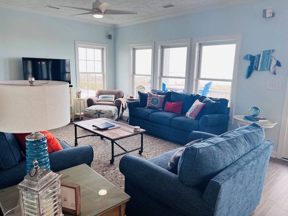 Sunny Times 4 Bedroom Home by RedAwning