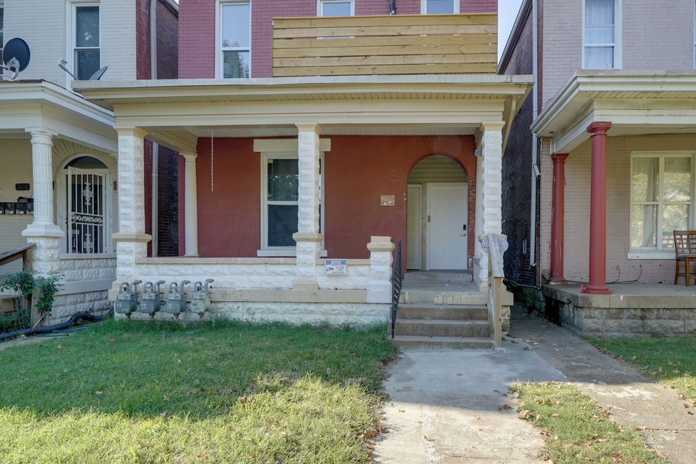 1 Mi to Uofl: Pet-friendly Louisville Apartment!