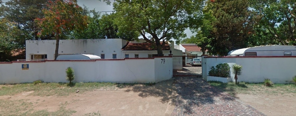 Fourways Backpackers Lodge view 2