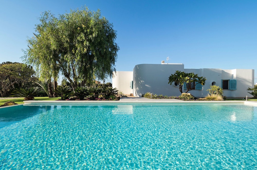 Villa in Trapani With Private Pool & Near Sea