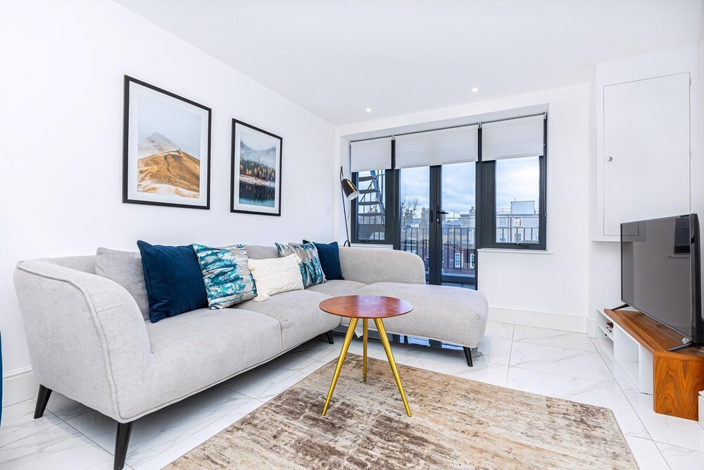 Elegant Three-bed Marylebone Flat Near Oxford Circus!